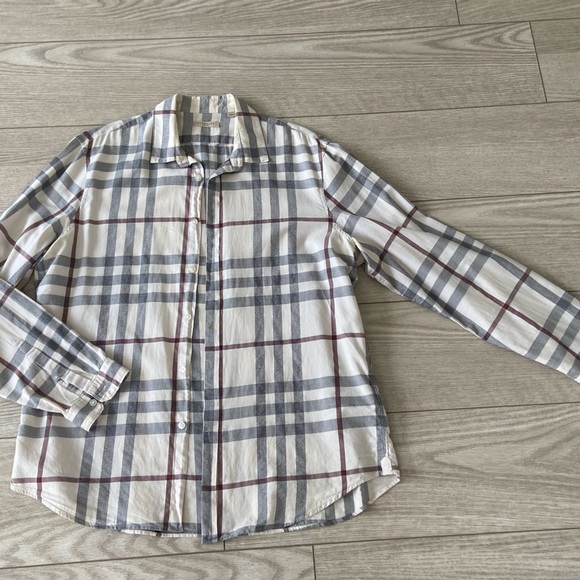 Burberry Brit men’s long sleeve button down shirt. Size: XL